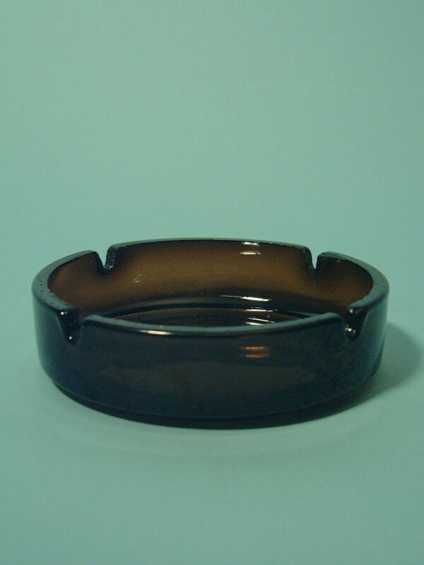 Sugar glass ashtray. Round, brown, size 4 x ø 14 cm.