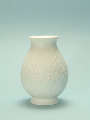 For your video clip: 0406-Keizersvase 17 cm x 12.3 cm. Vase of sugar glass, with motif. Imperial vase 17 cm x 12.3 cm.