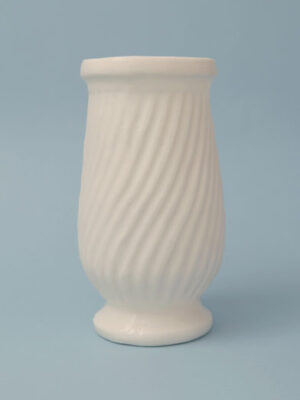 Need a vase on the set? Vase wave pattern 31 x 17 cm.