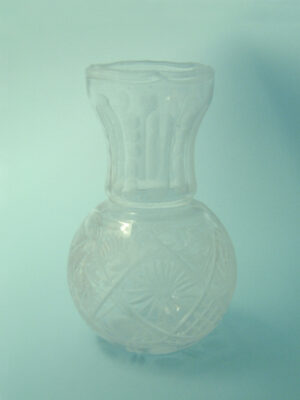 Transparent sugar glass Crystal vase spherical shape 21.5 x 13 cm.